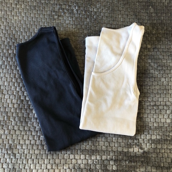 White tank top and blue - Picture 2 of 2